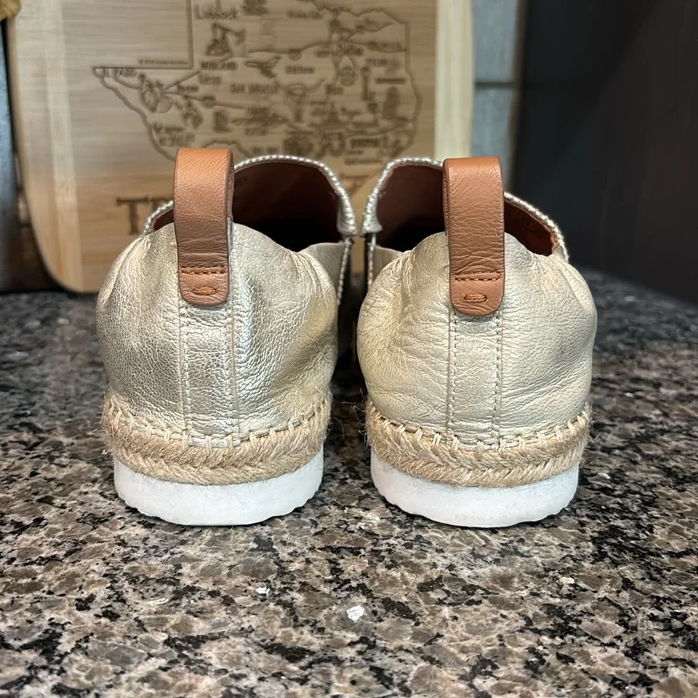 Gentle Souls Kenneth Cole Lara A-Line Sporty 2 Metallic Gold Espadrilles Size 8